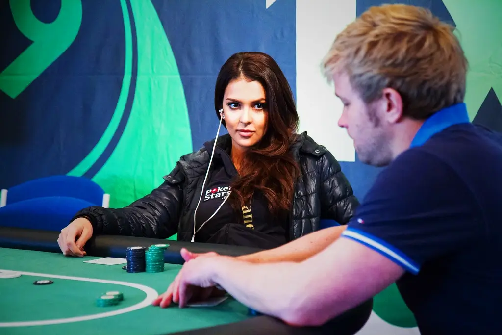 Hand Of The Week Miss Finland Sara Chafak Vs Ronnie Bardah PokerListings