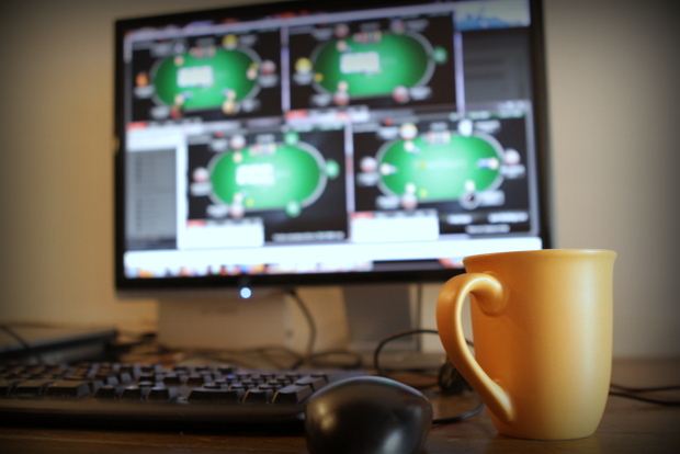 online poker strategy vs live