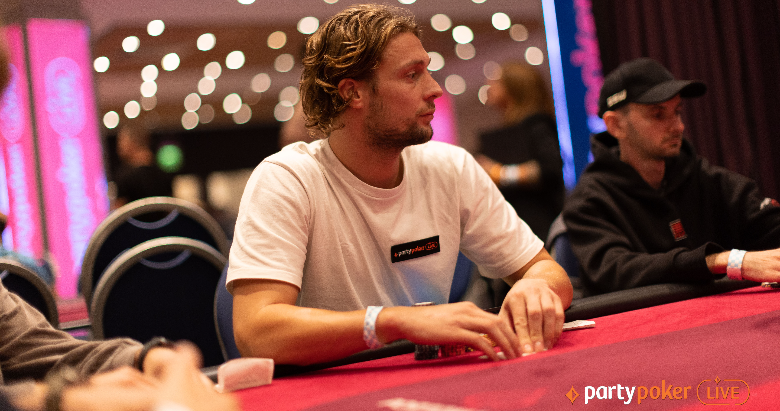 Teun Mulder is perhaps the biggest name out there. Being on his second bullet, he is leading the tournament ever since here at the Hydra High Roller at partypoker Millions Malta.