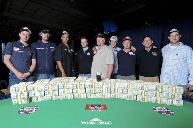 Phil Ivey with other participants WSOP 2009.