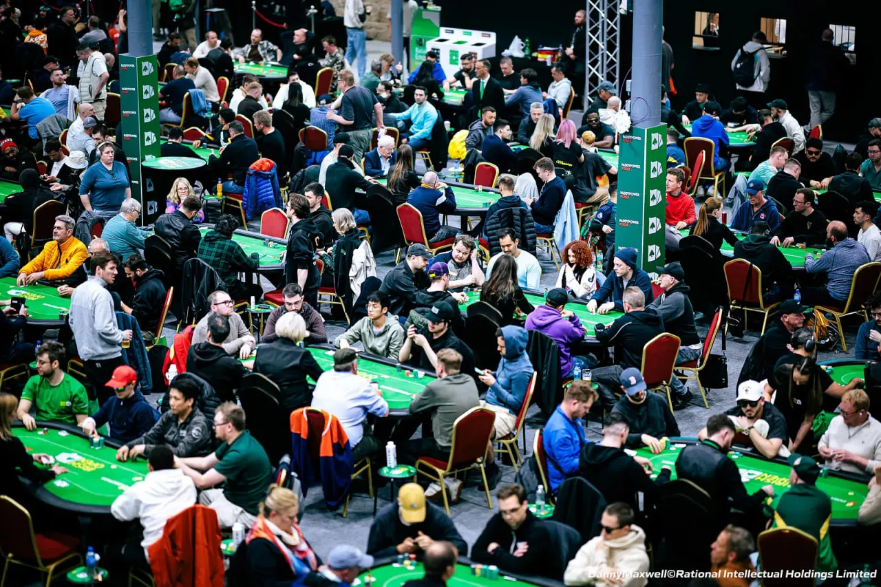 People are playing Irish Poker Open.