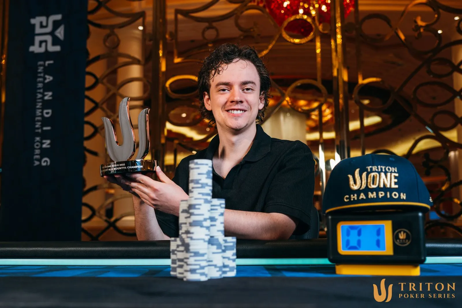Johan Schultz is sitting at the table with a Triton Prize