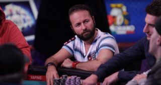 Daniel_Negreanu_2015_WSOP_Main_Event_Day_7_5.jpg