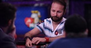 Daniel_Negreanu_2015_WSOP_Main_Event_Day_7_8.jpg