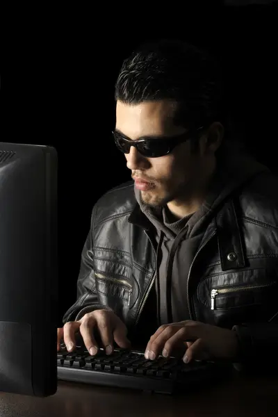 hacker-25915.jpg