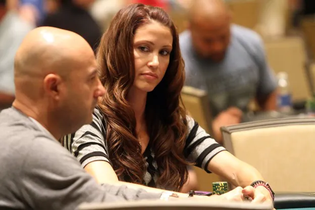 Shannon Elizabeth.