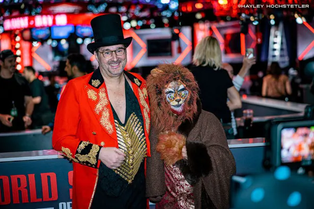 The Greatest Showman in poker made his entrance on 1d with a "Jungleman" cat in tow