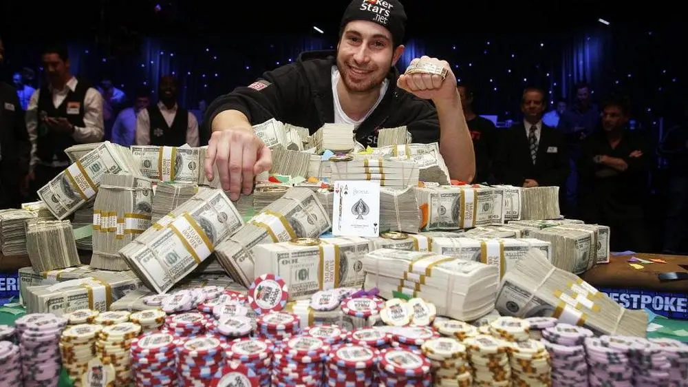 Jonathan Duhamel with WSOP bracelet