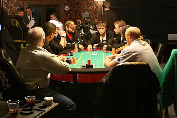 Weniger verlieren oder mehr gewinnen? – PokerZeit.de
