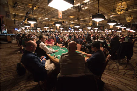 Should I Play Poker Tournaments or Poker Cash Games?