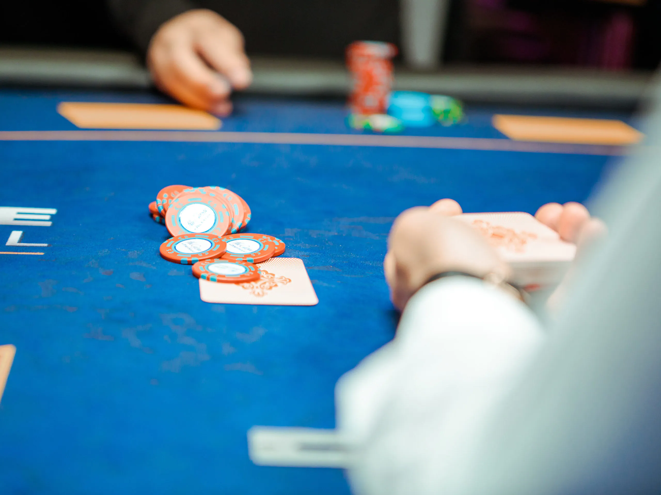 what is a poker straddle bet