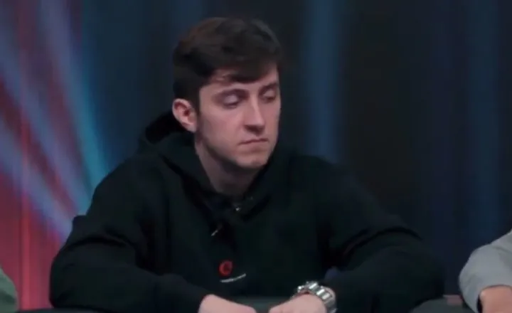 Ali Imsirovic looking at opponents cards