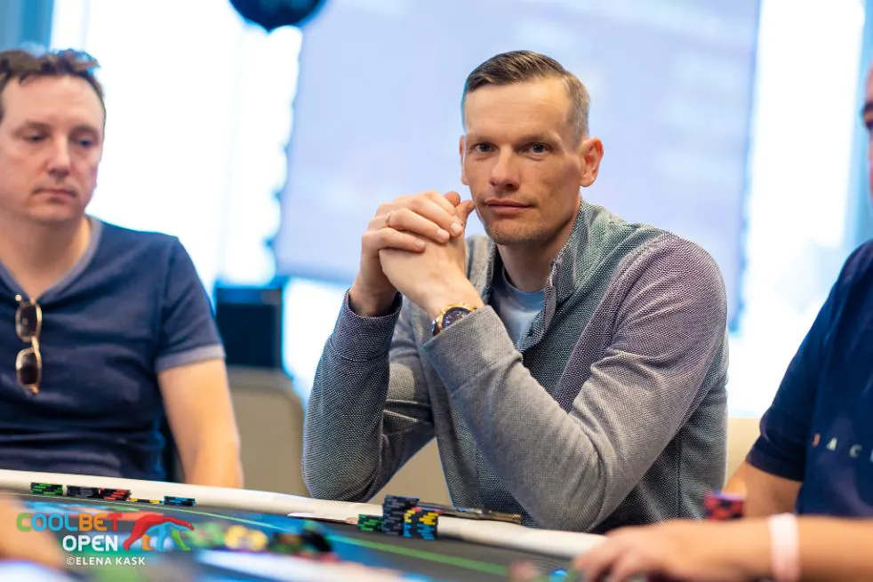 Erala doubles up With Flush Over Set