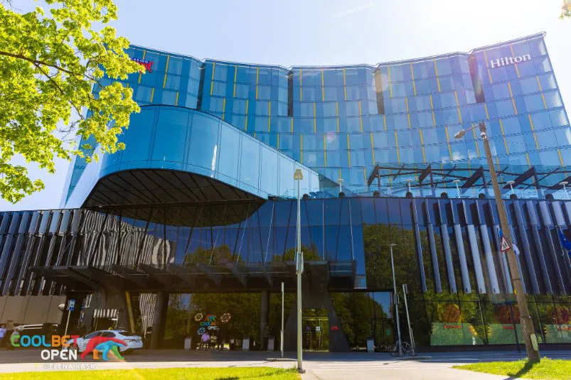 Limping in With Big Slick Doesn’t Pay Off for Eirik Lavik