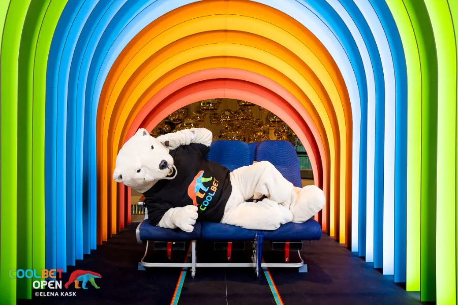 Eriksson Ousts Knutsen Set Over Set