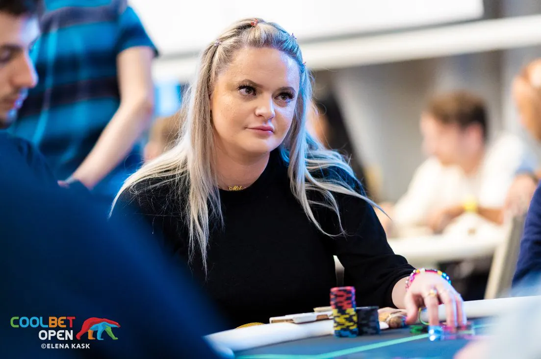 Silje Nilsen Playing Slots at Coolbet During the Main Event