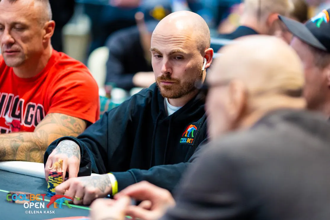 Arstad Shows a Set of Treys