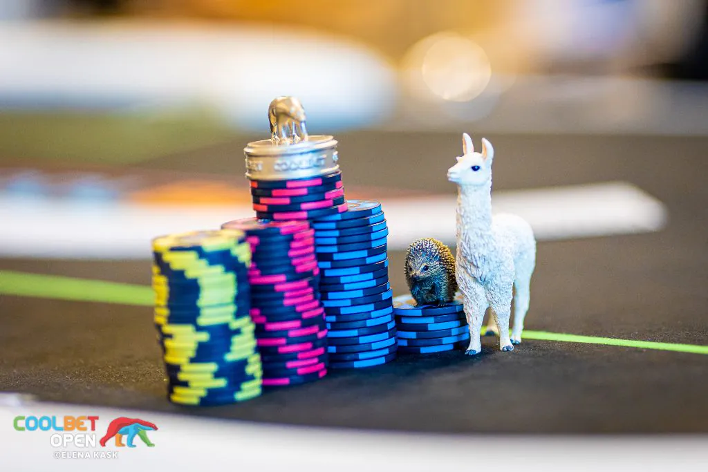 David Land Virtually Busts with Tens vs. Queens