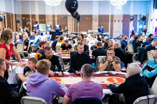 Final Three Hands of Day 1a