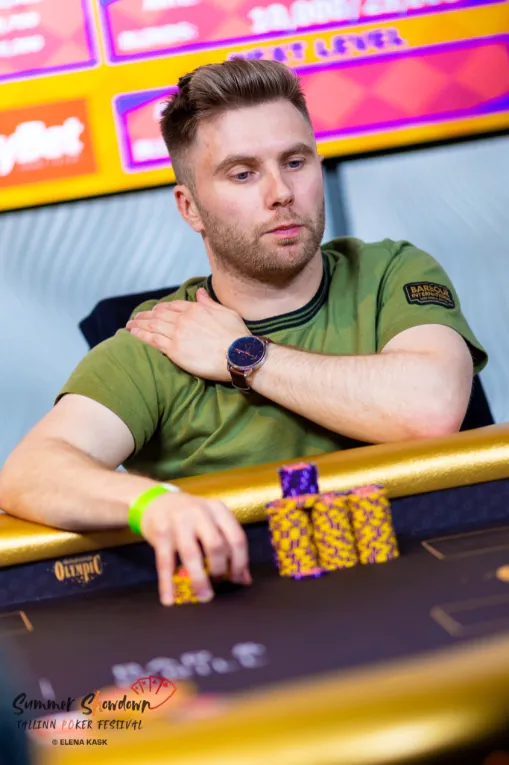 Gaines Gains Ground with Two Pair