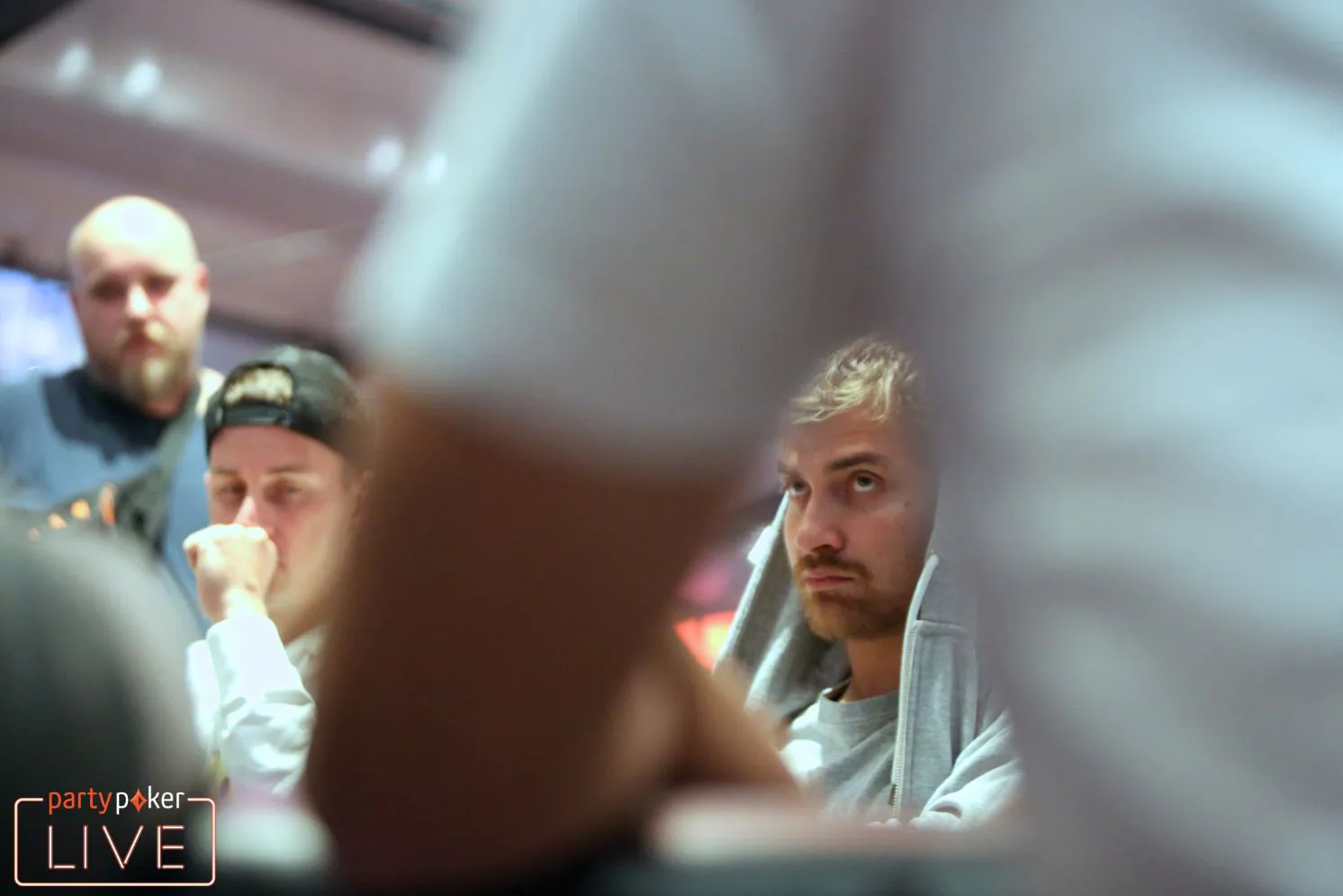 Londoni Ousts “Jan” with a Full House