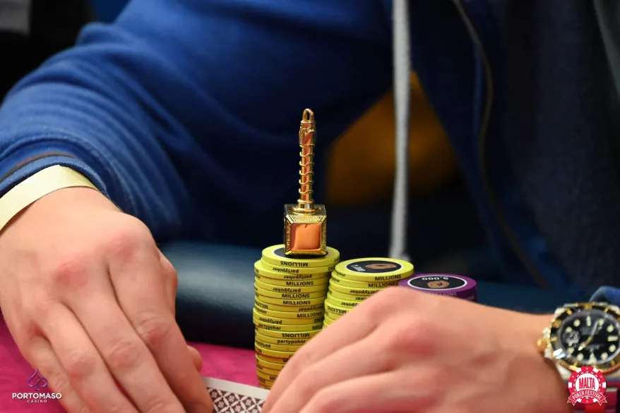 Players Exiting with a Min-Cash