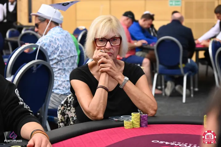 Players Bagging Chips