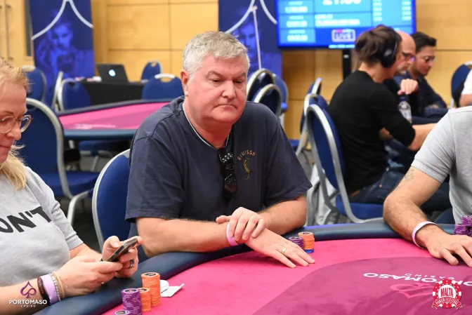 Smith Works his Magic with Nine-Five Suited