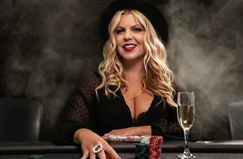 Katie Lindsay. Americas Cardroom team pro member.