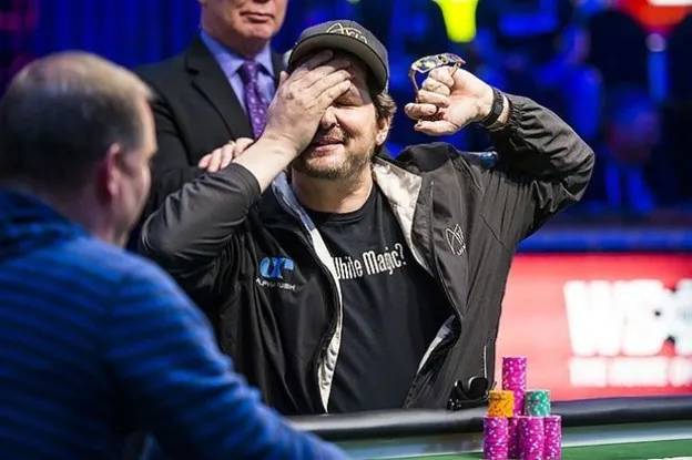 Phil Hellmuth tilting.